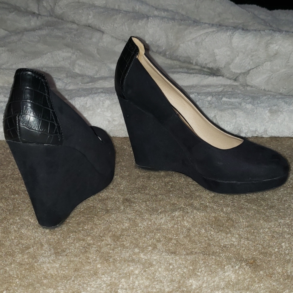 Size 8 Black Wedges